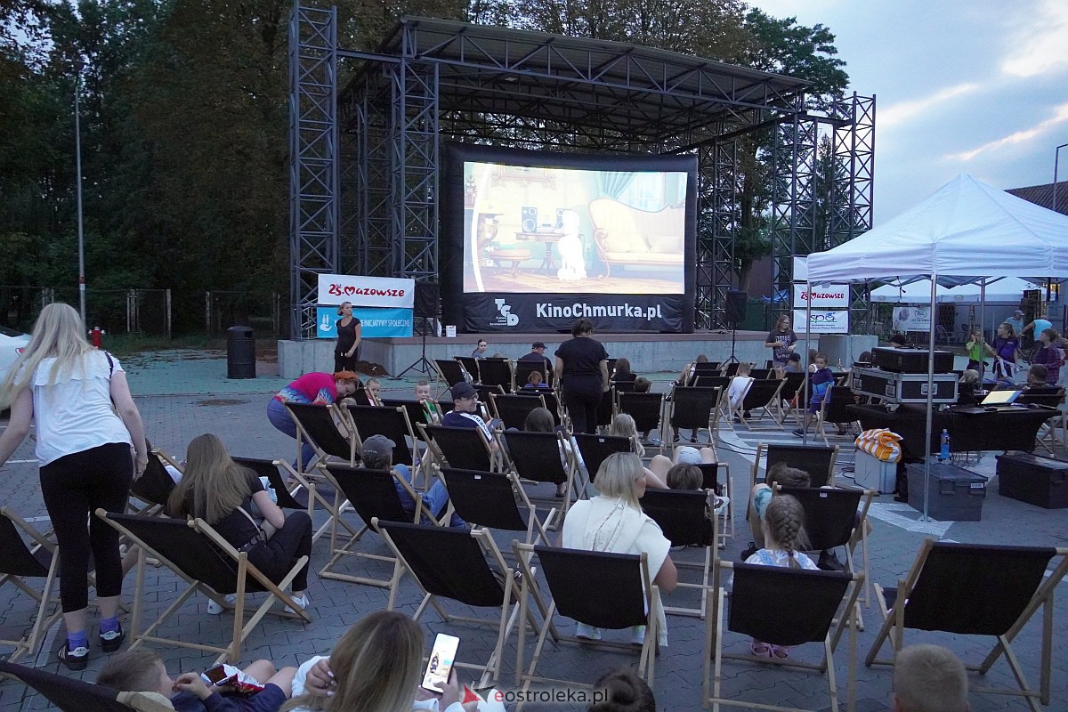 Kino letnie w Ostrołęce. Seans na osiedlu Stacja [29.08.2023] - zdjęcie #68 - eOstroleka.pl