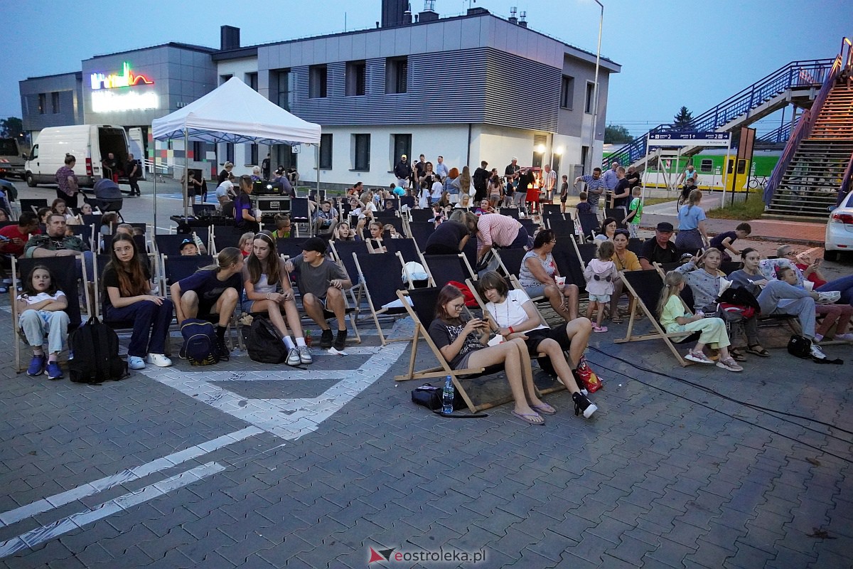 Kino letnie w Ostrołęce. Seans na osiedlu Stacja [29.08.2023] - zdjęcie #63 - eOstroleka.pl