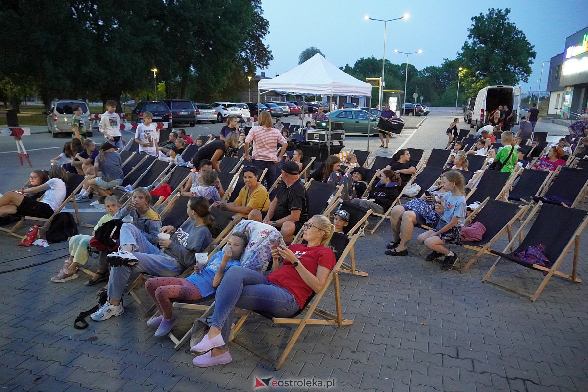 Kino letnie w Ostrołęce. Seans na osiedlu Stacja [29.08.2023] - zdjęcie #62 - eOstroleka.pl