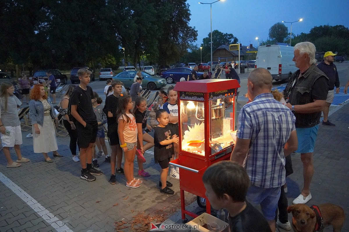 Kino letnie w Ostrołęce. Seans na osiedlu Stacja [29.08.2023] - zdjęcie #61 - eOstroleka.pl