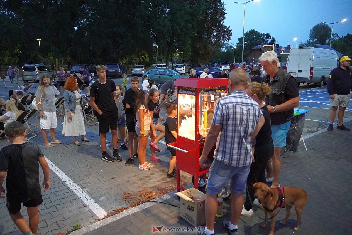 Kino letnie w Ostrołęce. Seans na osiedlu Stacja [29.08.2023] - zdjęcie #60 - eOstroleka.pl