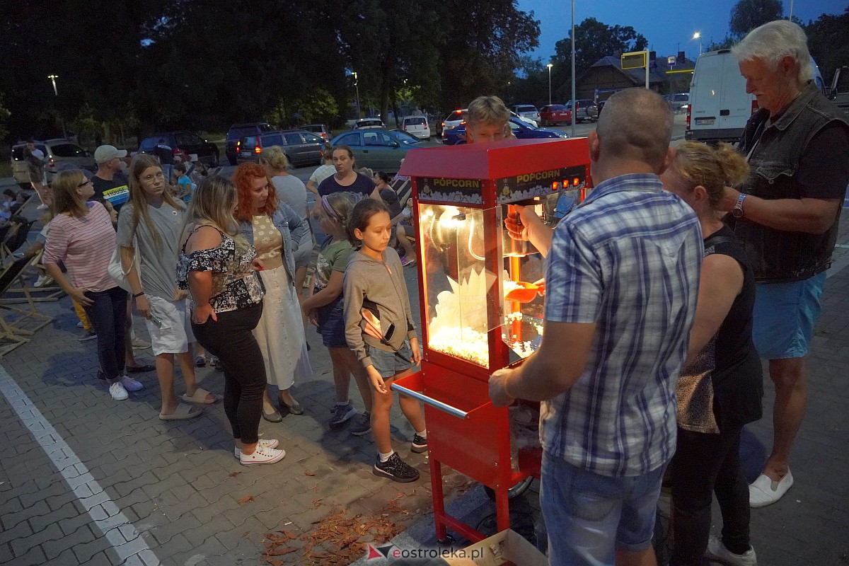 Kino letnie w Ostrołęce. Seans na osiedlu Stacja [29.08.2023] - zdjęcie #54 - eOstroleka.pl