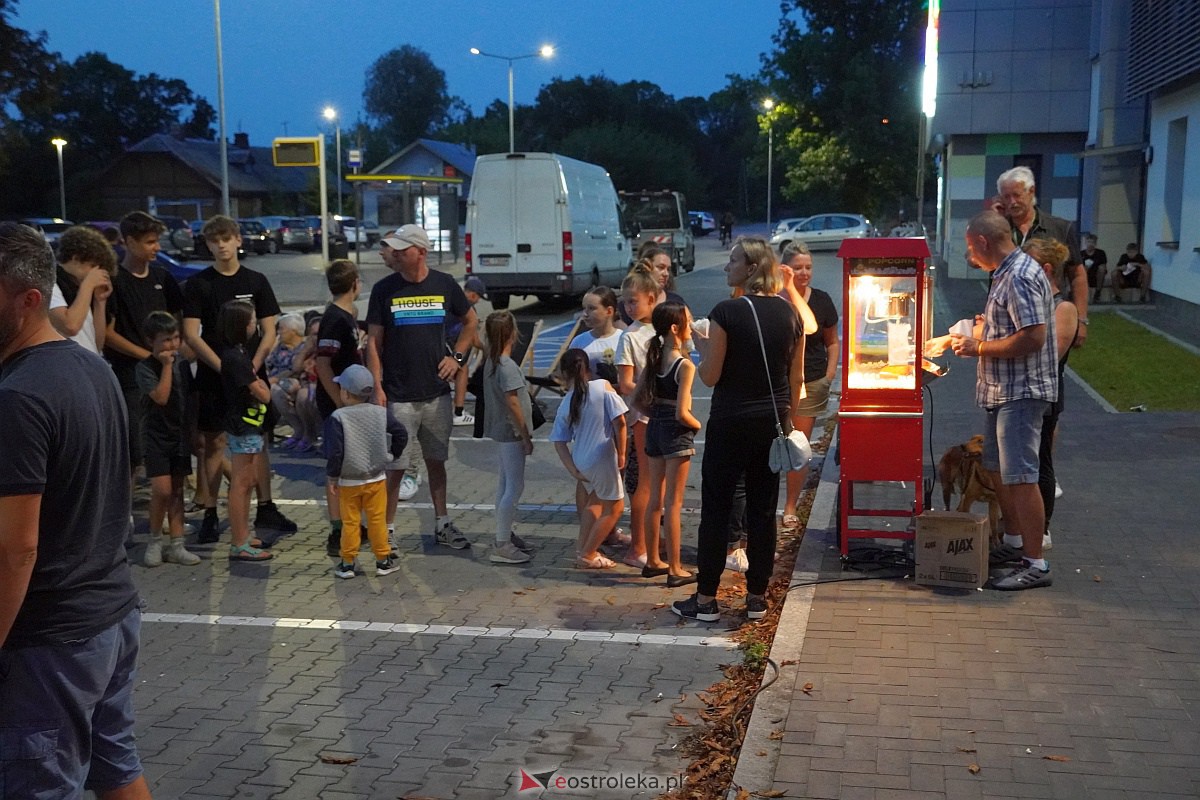 Kino letnie w Ostrołęce. Seans na osiedlu Stacja [29.08.2023] - zdjęcie #50 - eOstroleka.pl