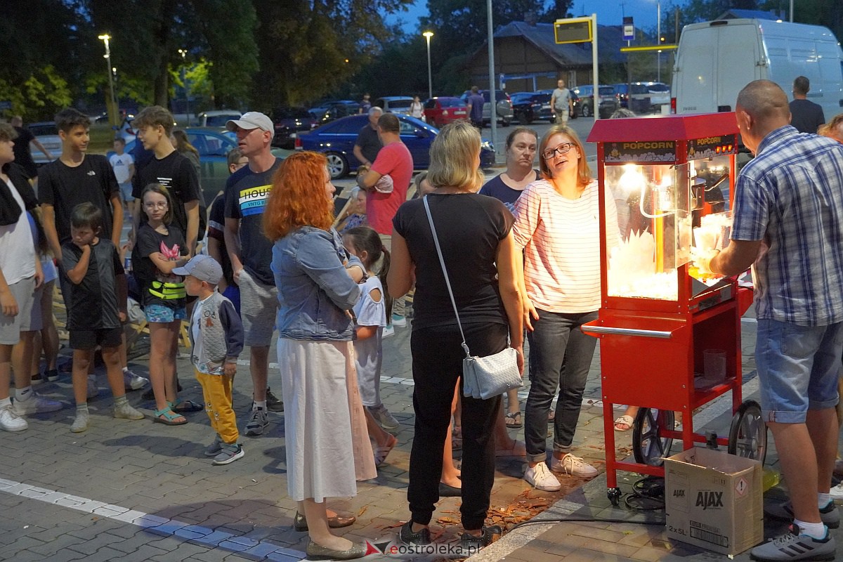 Kino letnie w Ostrołęce. Seans na osiedlu Stacja [29.08.2023] - zdjęcie #48 - eOstroleka.pl