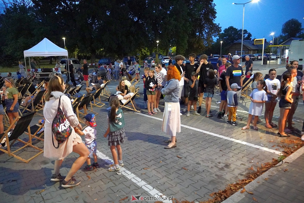 Kino letnie w Ostrołęce. Seans na osiedlu Stacja [29.08.2023] - zdjęcie #44 - eOstroleka.pl