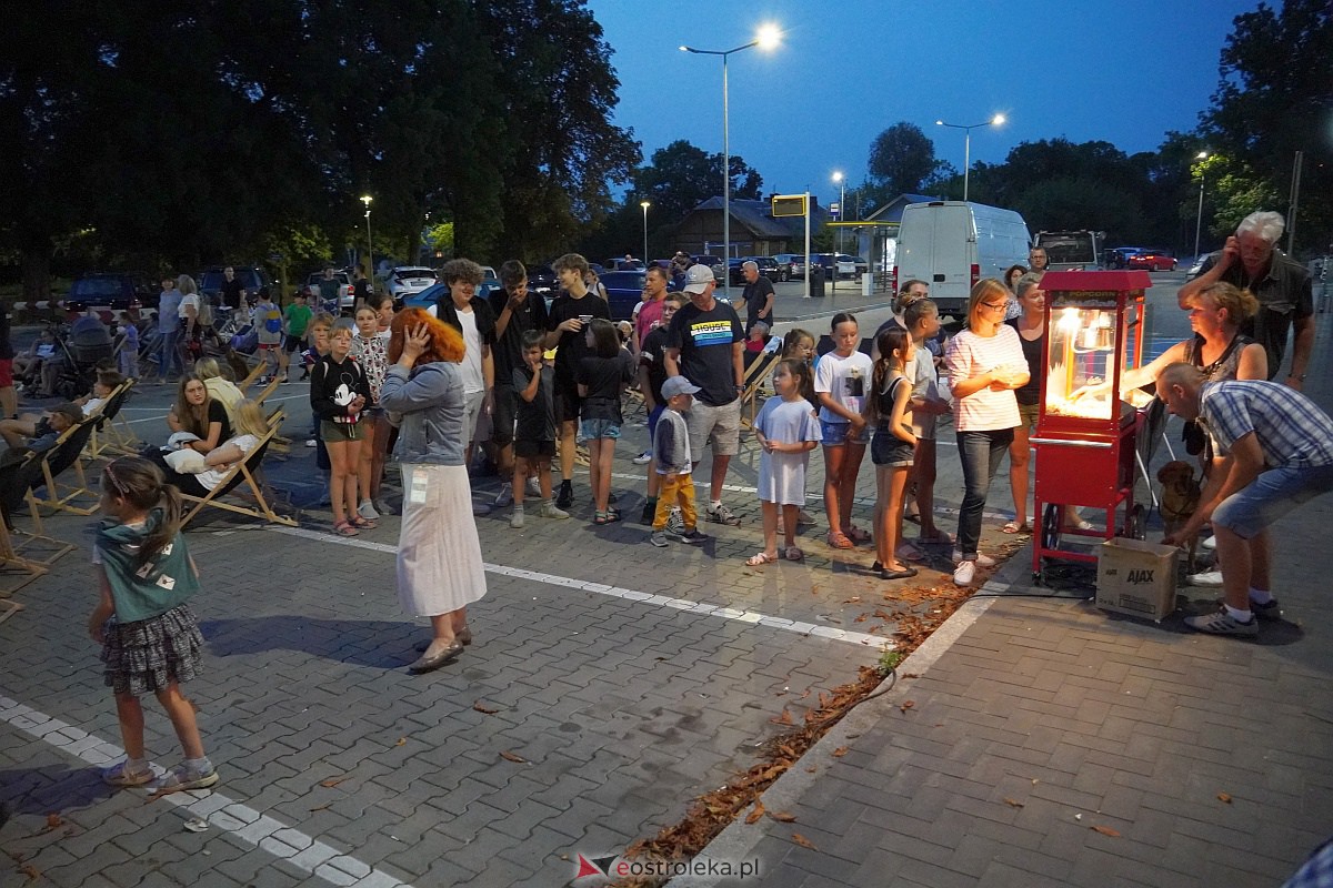 Kino letnie w Ostrołęce. Seans na osiedlu Stacja [29.08.2023] - zdjęcie #43 - eOstroleka.pl