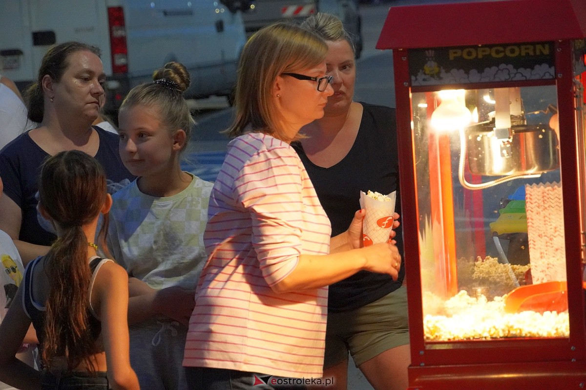 Kino letnie w Ostrołęce. Seans na osiedlu Stacja [29.08.2023] - zdjęcie #42 - eOstroleka.pl