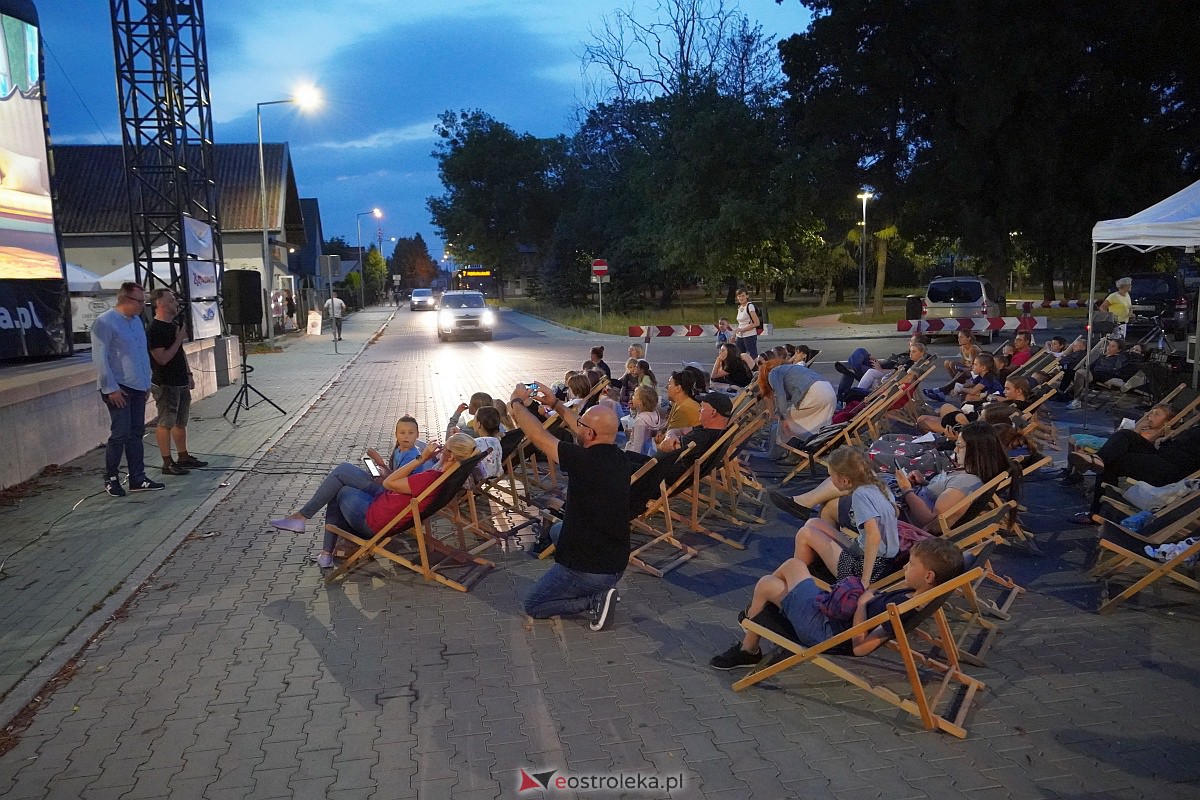 Kino letnie w Ostrołęce. Seans na osiedlu Stacja [29.08.2023] - zdjęcie #33 - eOstroleka.pl