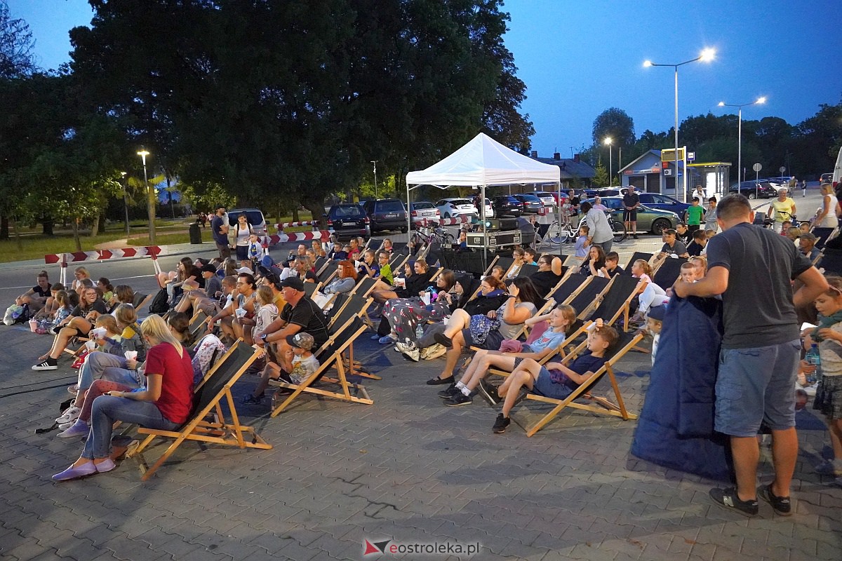 Kino letnie w Ostrołęce. Seans na osiedlu Stacja [29.08.2023] - zdjęcie #30 - eOstroleka.pl
