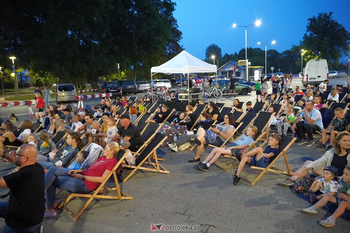 Kino letnie w Ostrołęce. Seans na osiedlu Stacja [29.08.2023] - zdjęcie #22 - eOstroleka.pl