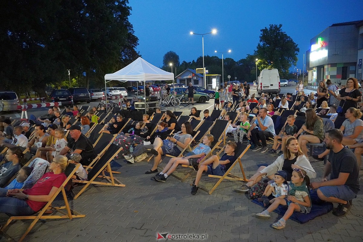 Kino letnie w Ostrołęce. Seans na osiedlu Stacja [29.08.2023] - zdjęcie #21 - eOstroleka.pl