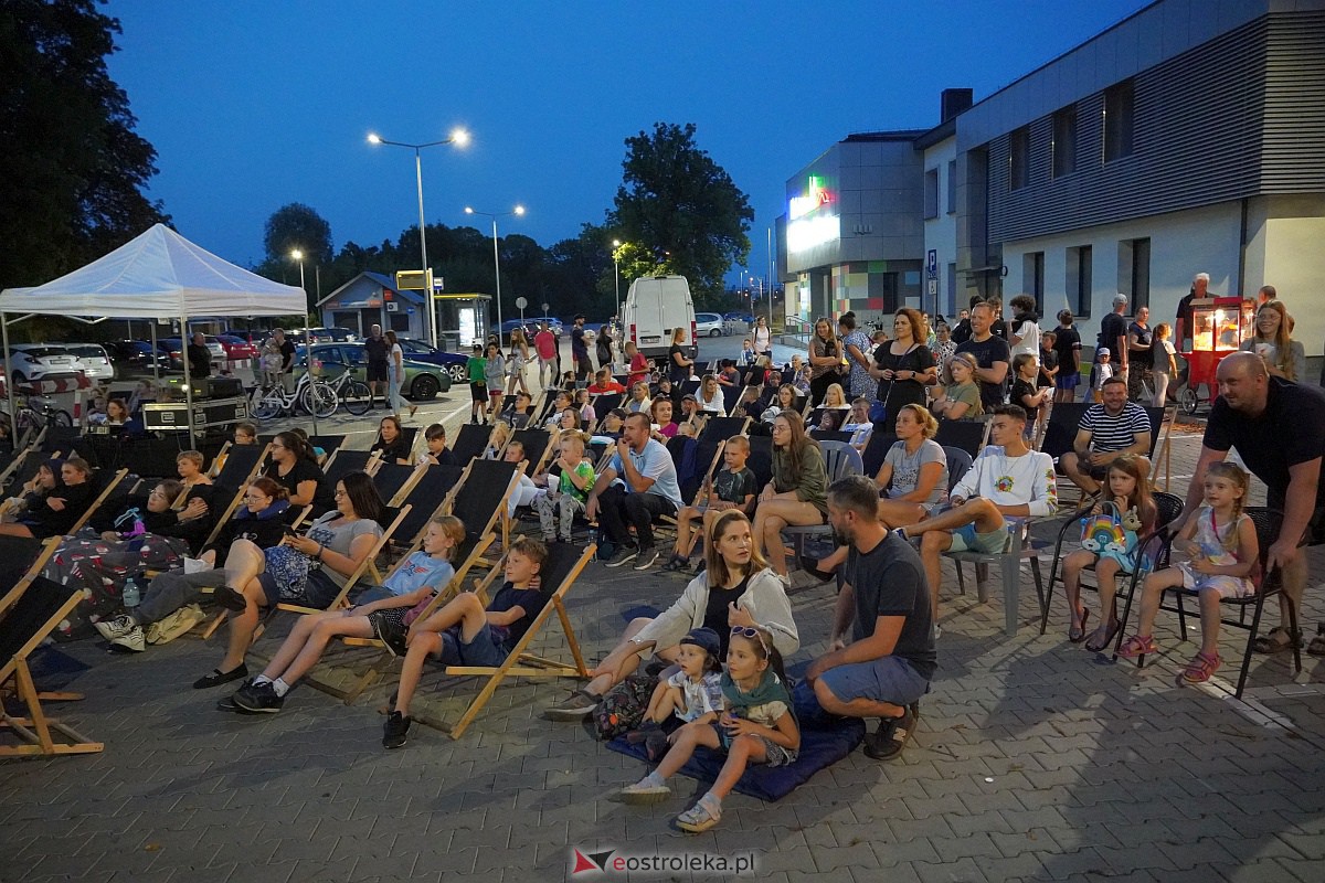 Kino letnie w Ostrołęce. Seans na osiedlu Stacja [29.08.2023] - zdjęcie #19 - eOstroleka.pl