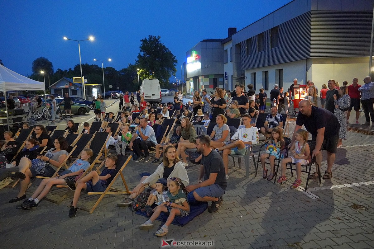 Kino letnie w Ostrołęce. Seans na osiedlu Stacja [29.08.2023] - zdjęcie #18 - eOstroleka.pl