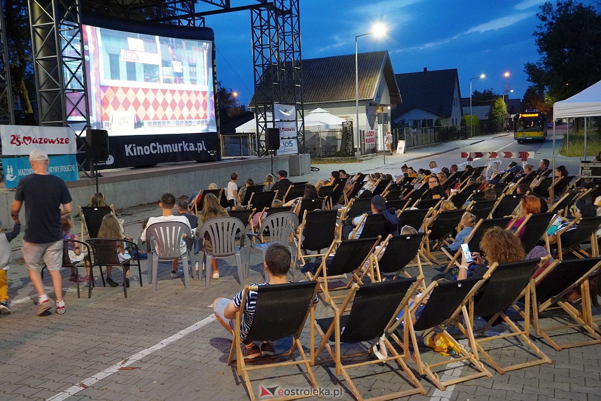 Kino letnie w Ostrołęce. Seans na osiedlu Stacja [29.08.2023] - zdjęcie #12 - eOstroleka.pl