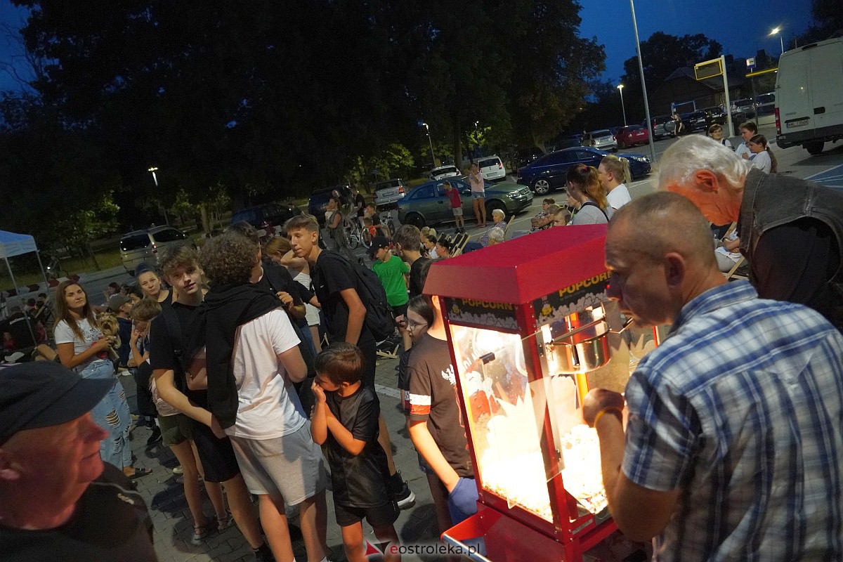 Kino letnie w Ostrołęce. Seans na osiedlu Stacja [29.08.2023] - zdjęcie #11 - eOstroleka.pl