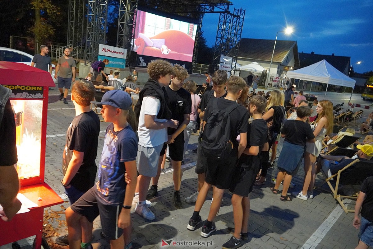 Kino letnie w Ostrołęce. Seans na osiedlu Stacja [29.08.2023] - zdjęcie #10 - eOstroleka.pl