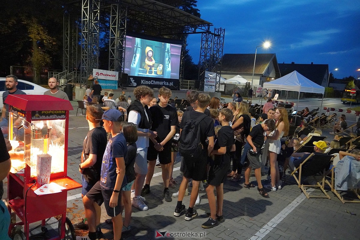 Kino letnie w Ostrołęce. Seans na osiedlu Stacja [29.08.2023] - zdjęcie #9 - eOstroleka.pl