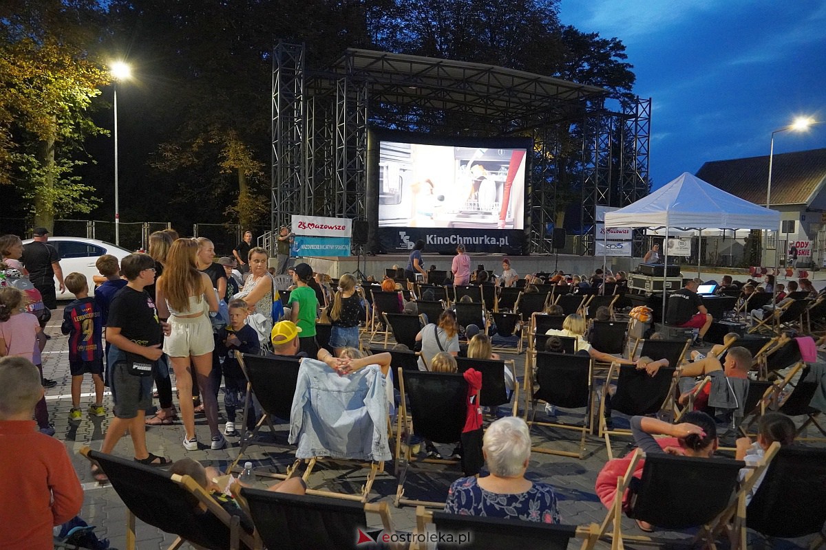 Kino letnie w Ostrołęce. Seans na osiedlu Stacja [29.08.2023] - zdjęcie #8 - eOstroleka.pl
