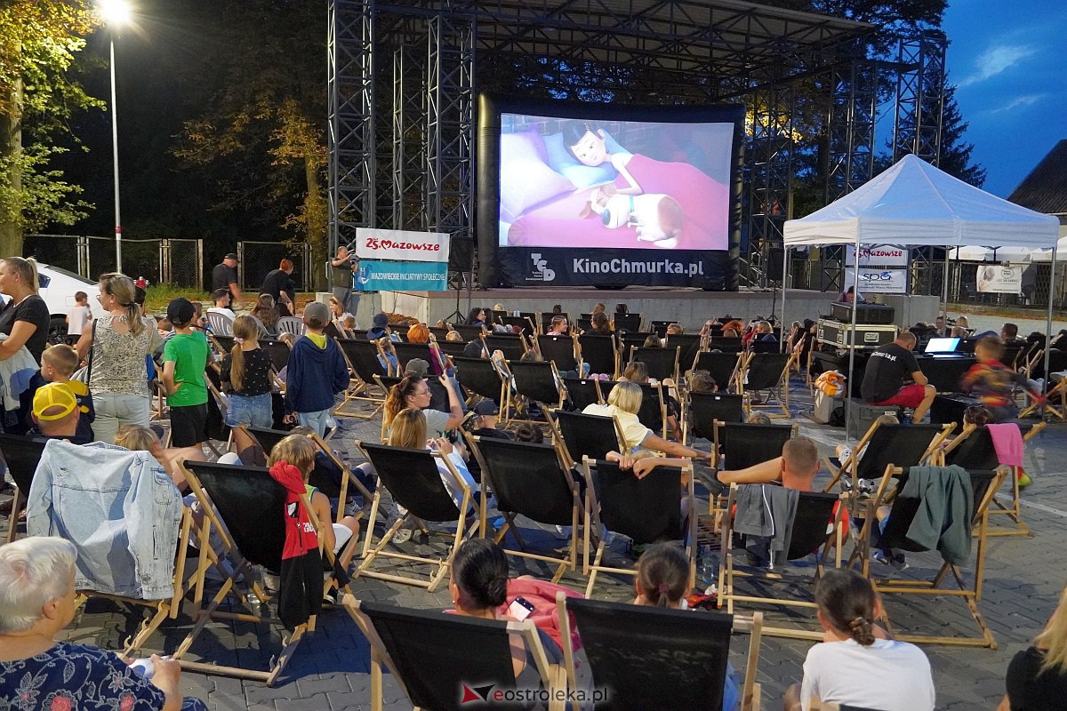 Kino letnie w Ostrołęce. Seans na osiedlu Stacja [29.08.2023] - zdjęcie #7 - eOstroleka.pl