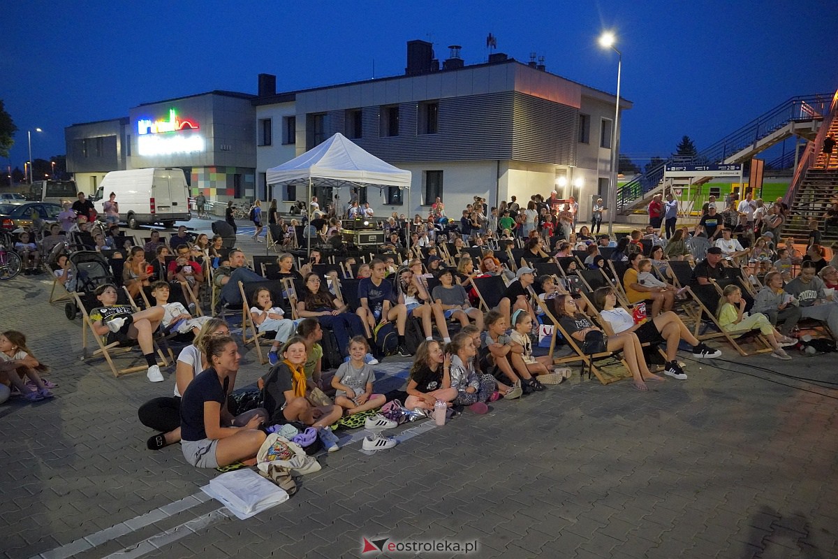 Kino letnie w Ostrołęce. Seans na osiedlu Stacja [29.08.2023] - zdjęcie #4 - eOstroleka.pl