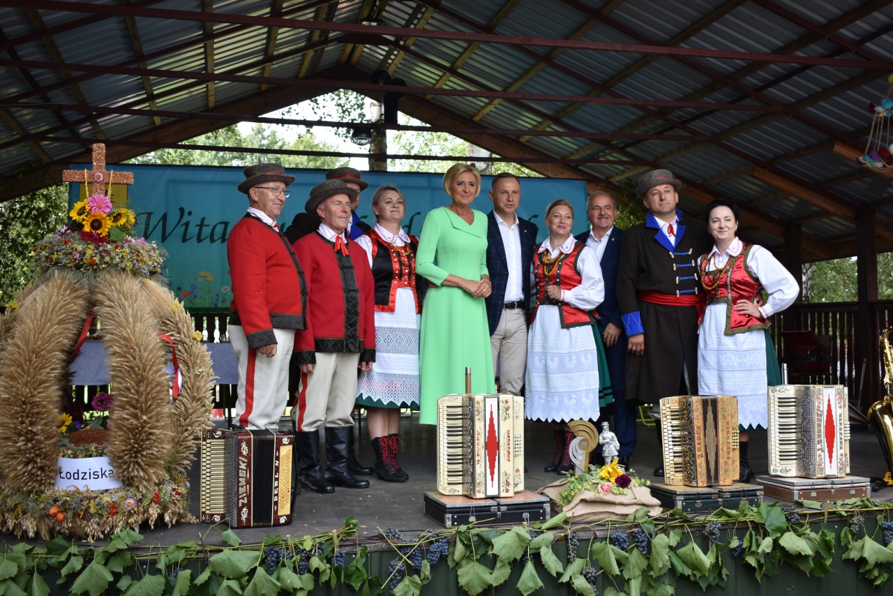Prezydent Andrzej Duda z wizytą w Łodziskach w gminie Lelis [31.08.2023] - zdjęcie #7 - eOstroleka.pl