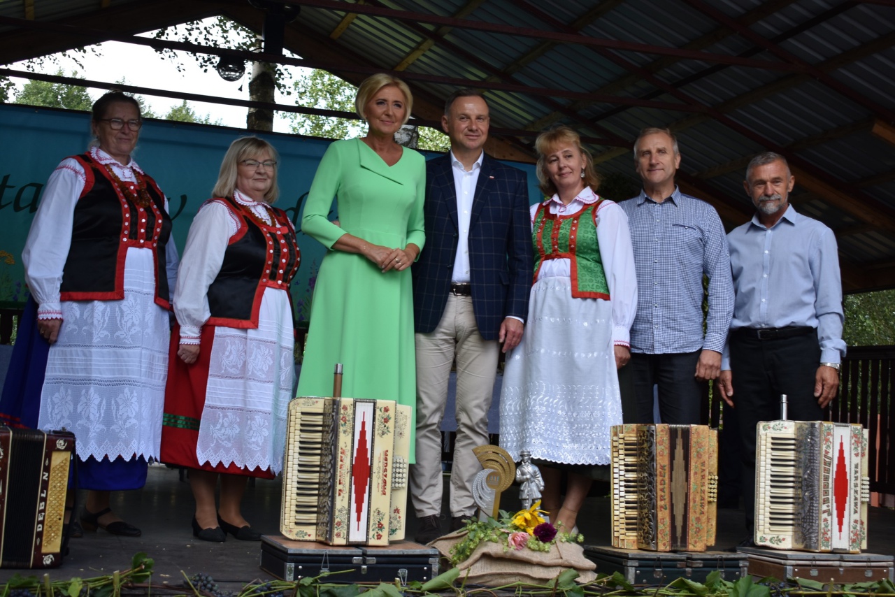 Prezydent Andrzej Duda z wizytą w Łodziskach w gminie Lelis [31.08.2023] - zdjęcie #8 - eOstroleka.pl