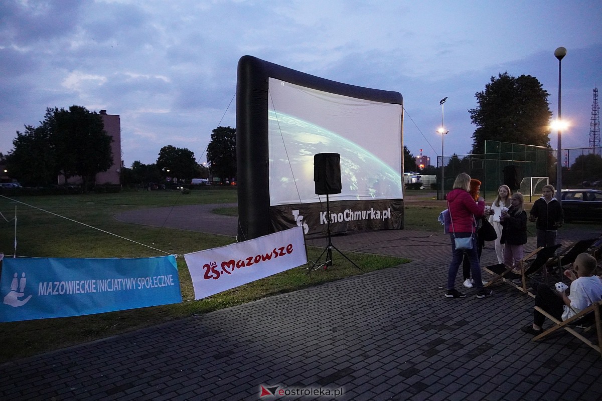 Filmowe Pożegnanie Lata. Minionki przy Szkole Podstawowej nr 2 [1.09.2023] - zdjęcie #8 - eOstroleka.pl