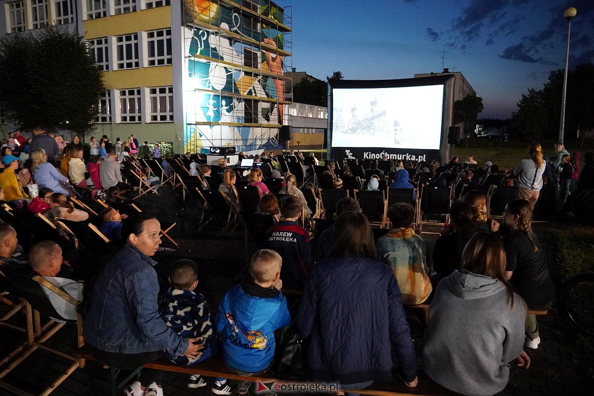 Filmowe Pożegnanie Lata. Minionki przy Szkole Podstawowej nr 2 [1.09.2023] - zdjęcie #11 - eOstroleka.pl