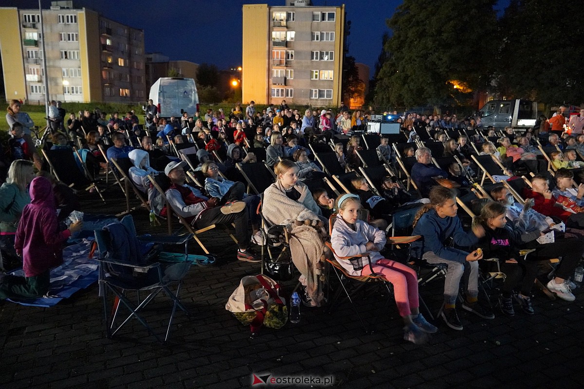 Filmowe Pożegnanie Lata. Minionki przy Szkole Podstawowej nr 2 [1.09.2023] - zdjęcie #9 - eOstroleka.pl
