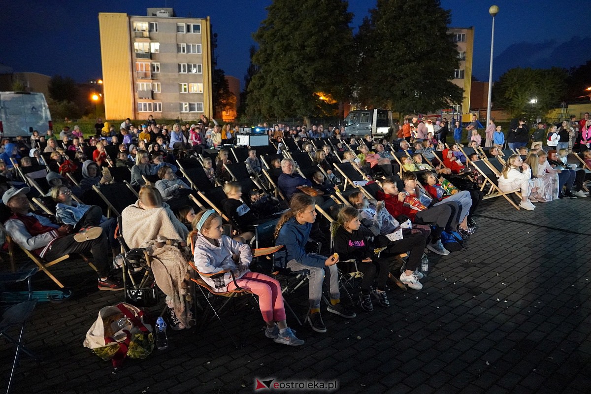 Filmowe Pożegnanie Lata. Minionki przy Szkole Podstawowej nr 2 [1.09.2023] - zdjęcie #7 - eOstroleka.pl
