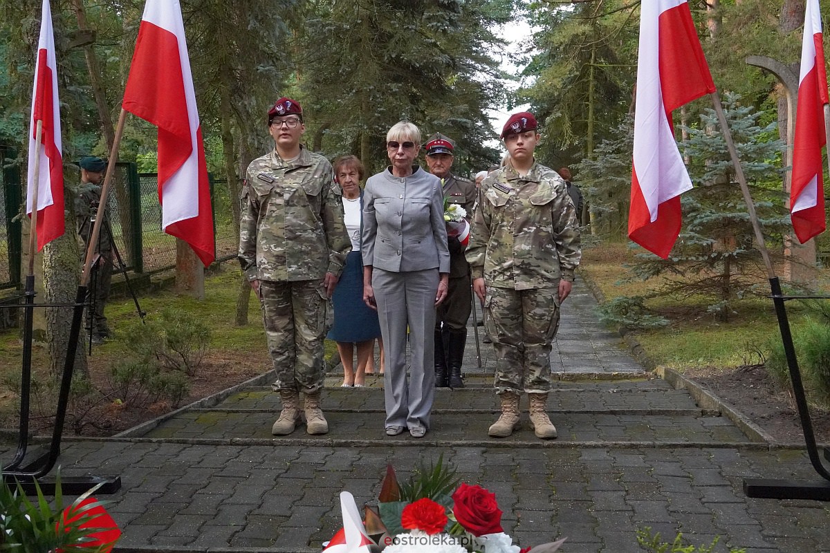 Obchody 84. rocznicy wybuchu II wojny światowej w Ostrołęce [1.09.2023] - zdjęcie #28 - eOstroleka.pl