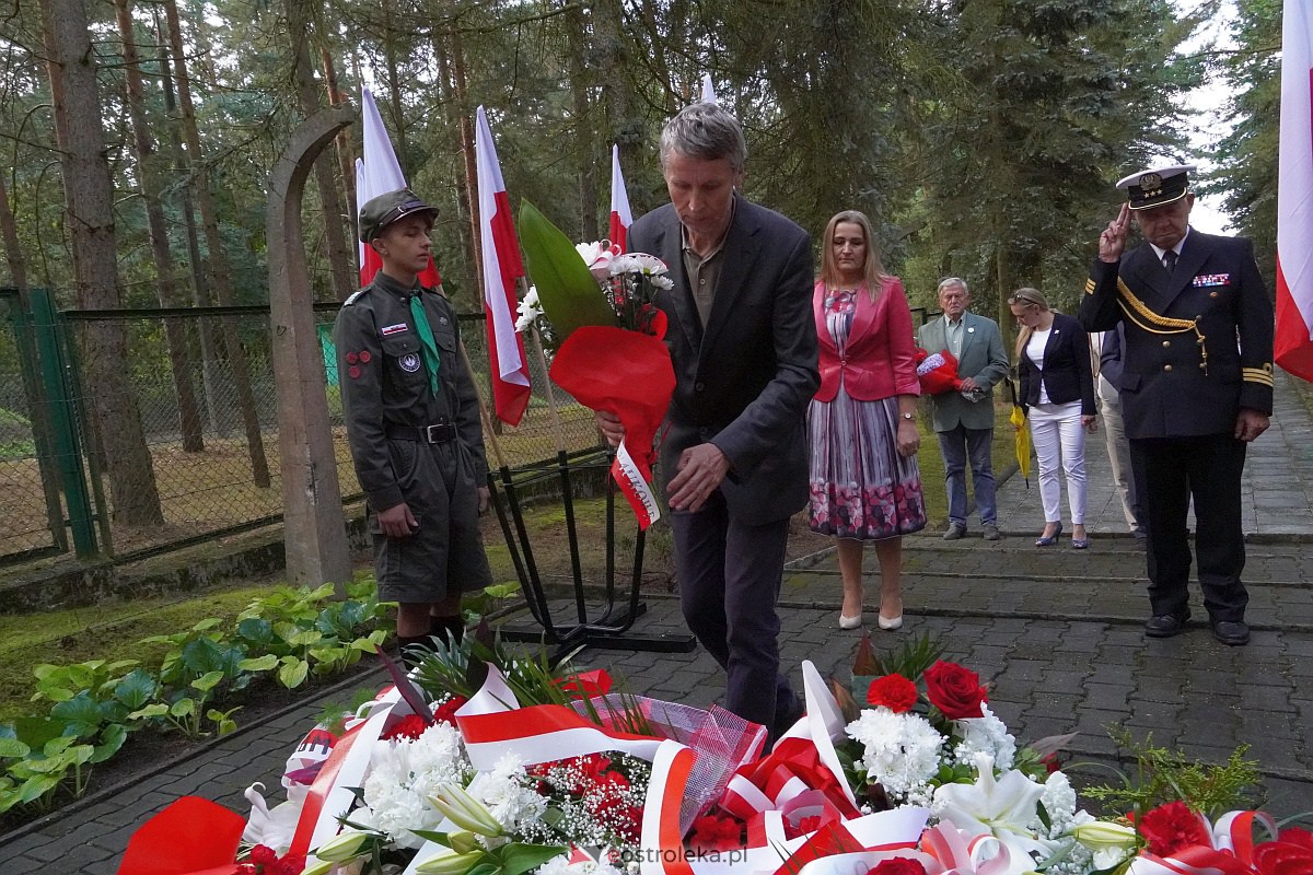 Obchody 84. rocznicy wybuchu II wojny światowej w Ostrołęce [1.09.2023] - zdjęcie #18 - eOstroleka.pl