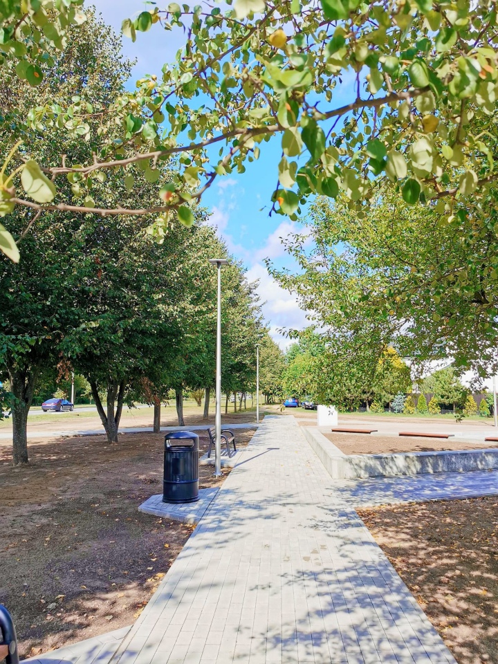 Nowe miejsce wypoczynku w Ostrołęce. Park kieszonkowy na osiedlu Centrum [1.09.2023] - zdjęcie #27 - eOstroleka.pl