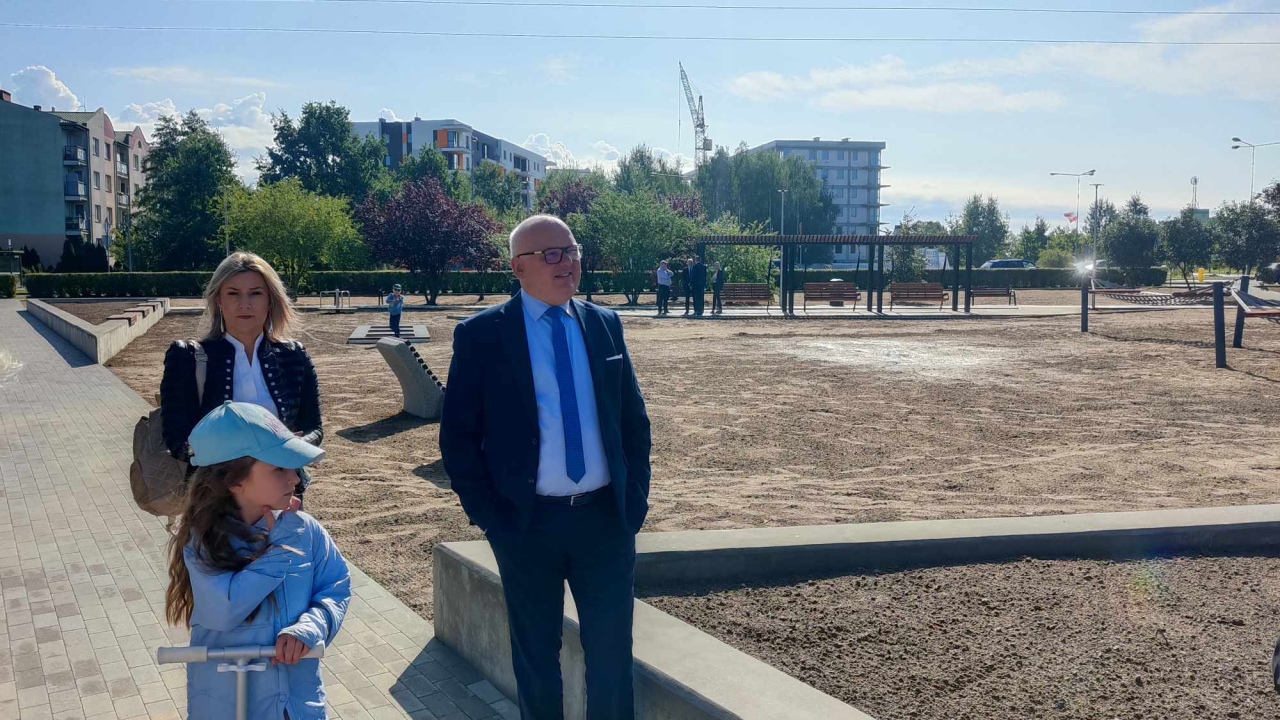 Nowe miejsce wypoczynku w Ostrołęce. Park kieszonkowy na osiedlu Centrum [1.09.2023] - zdjęcie #4 - eOstroleka.pl
