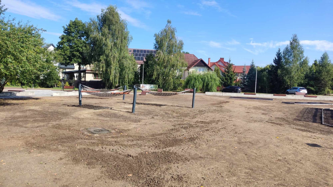 Nowe miejsce wypoczynku w Ostrołęce. Park kieszonkowy na osiedlu Centrum [1.09.2023] - zdjęcie #9 - eOstroleka.pl