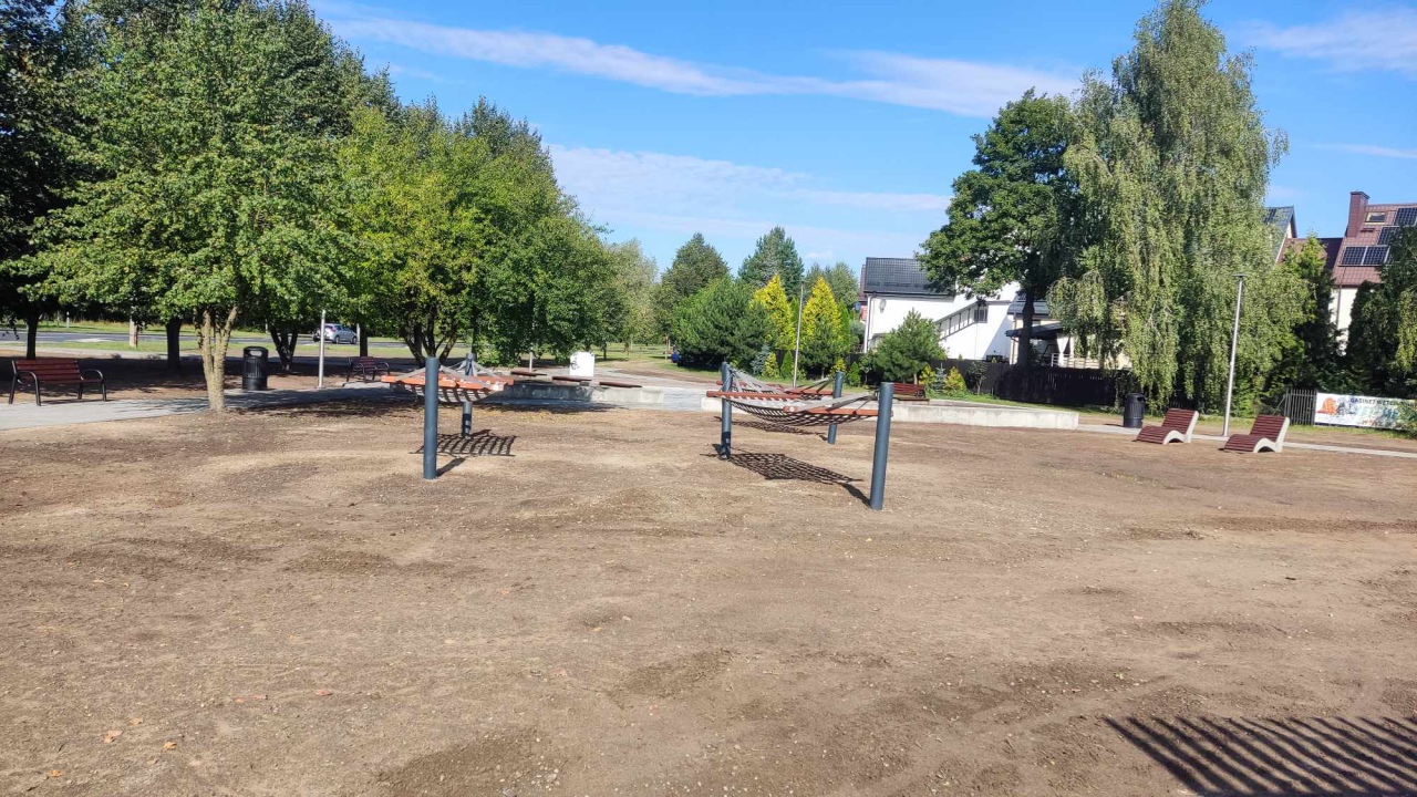 Nowe miejsce wypoczynku w Ostrołęce. Park kieszonkowy na osiedlu Centrum [1.09.2023] - zdjęcie #11 - eOstroleka.pl