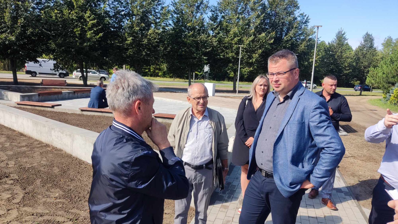 Nowe miejsce wypoczynku w Ostrołęce. Park kieszonkowy na osiedlu Centrum [1.09.2023] - zdjęcie #1 - eOstroleka.pl