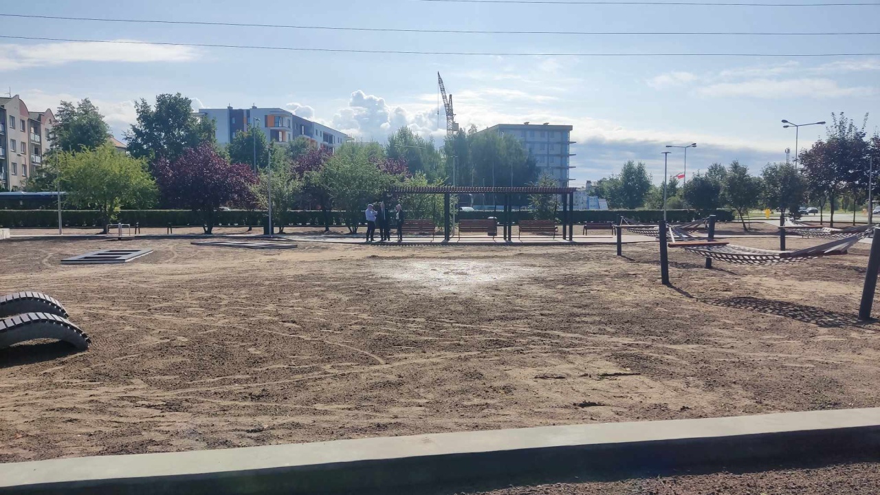 Nowe miejsce wypoczynku w Ostrołęce. Park kieszonkowy na osiedlu Centrum [1.09.2023] - zdjęcie #6 - eOstroleka.pl