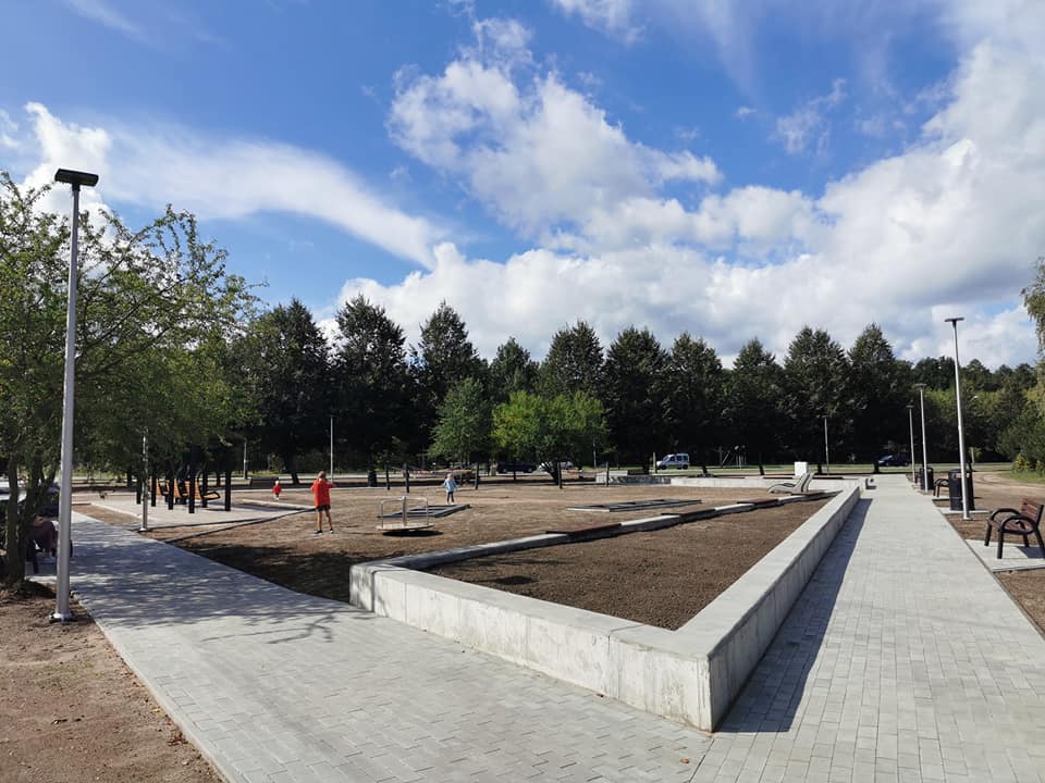 Nowe miejsce wypoczynku w Ostrołęce. Park kieszonkowy na osiedlu Centrum [1.09.2023] - zdjęcie #26 - eOstroleka.pl