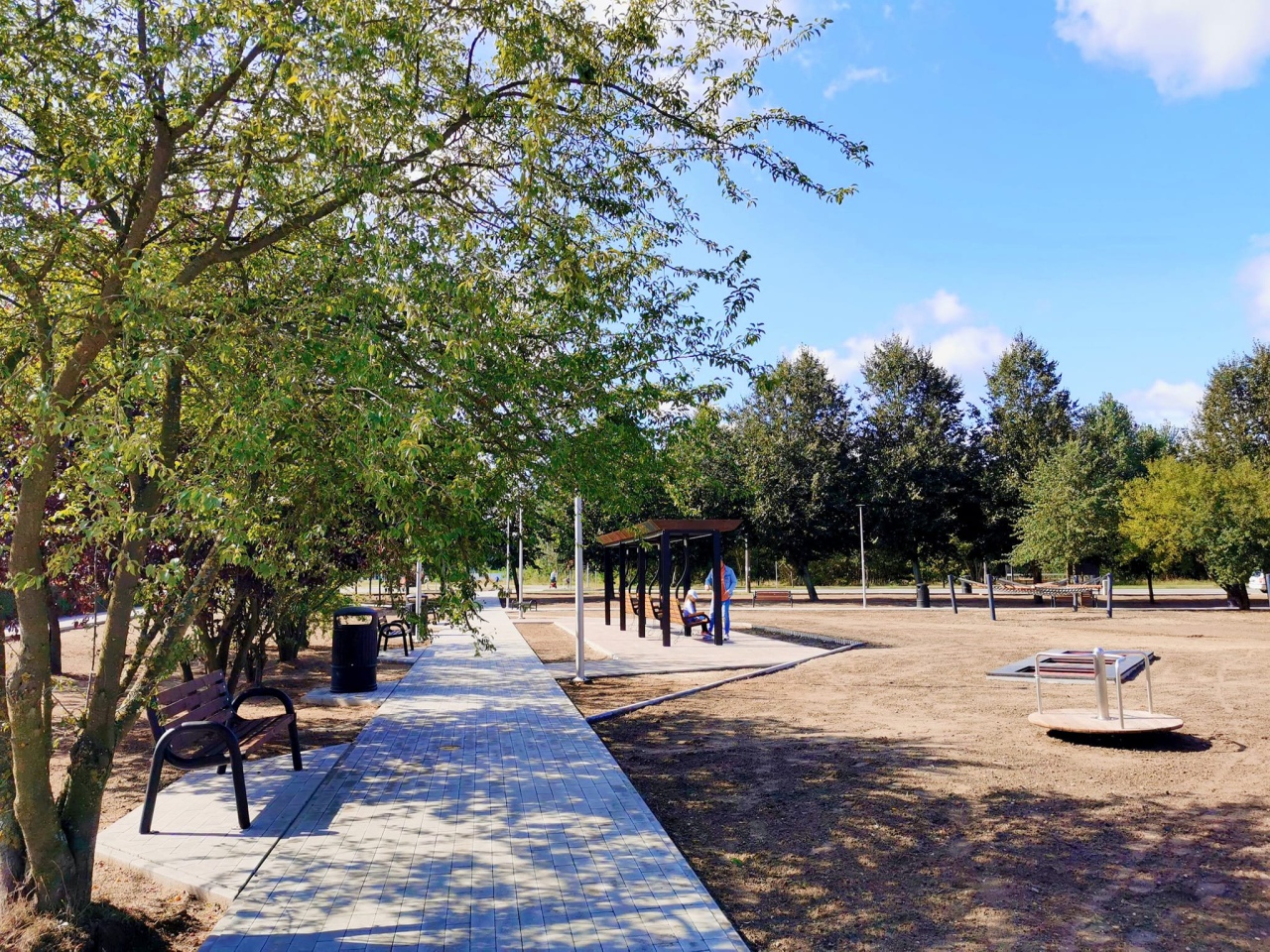 Nowe miejsce wypoczynku w Ostrołęce. Park kieszonkowy na osiedlu Centrum [1.09.2023] - zdjęcie #24 - eOstroleka.pl