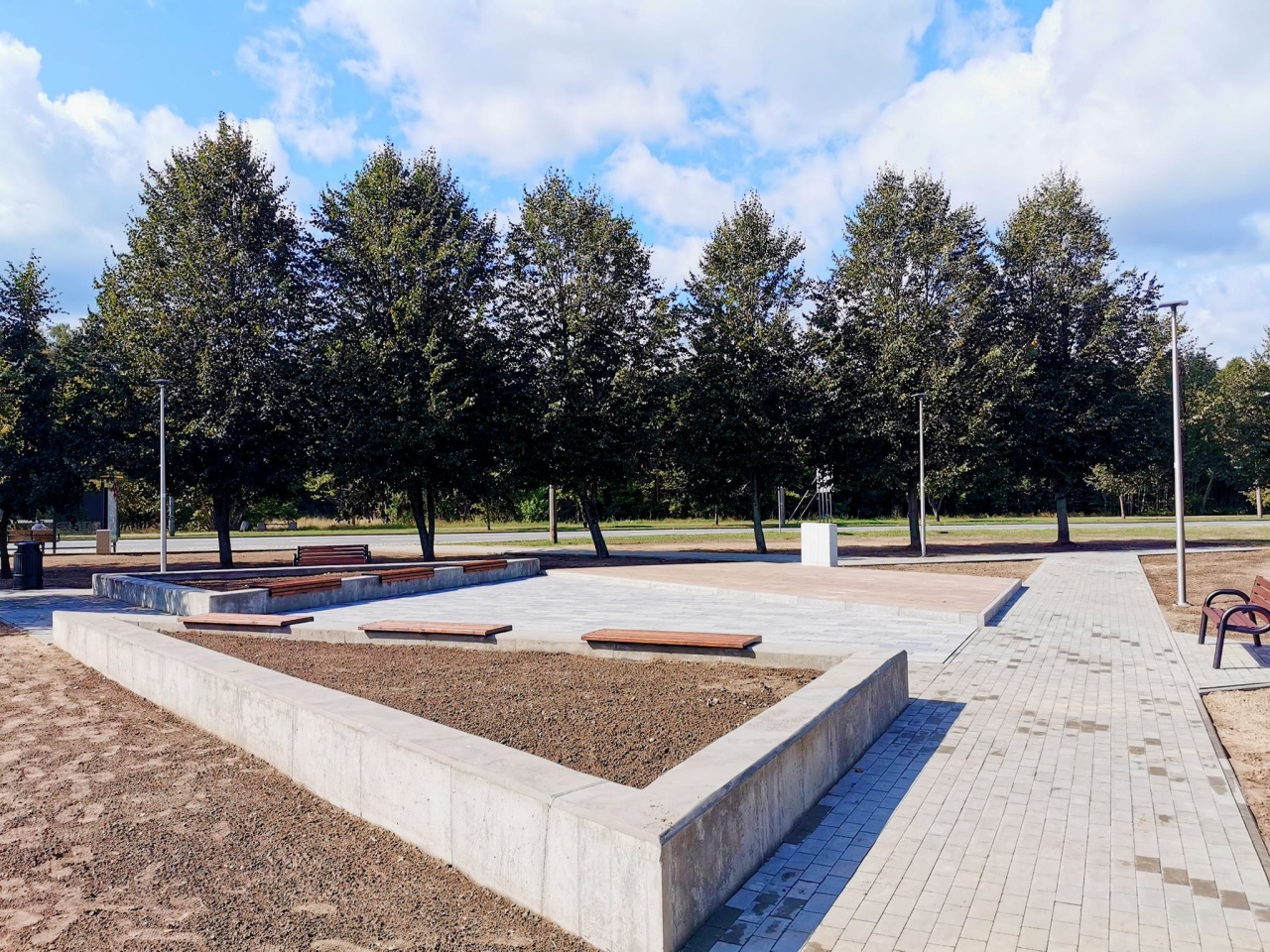 Nowe miejsce wypoczynku w Ostrołęce. Park kieszonkowy na osiedlu Centrum [1.09.2023] - zdjęcie #7 - eOstroleka.pl