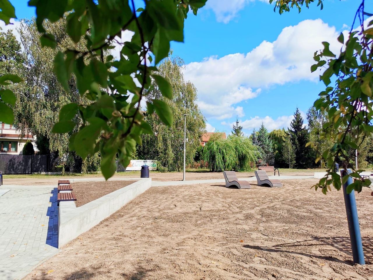 Nowe miejsce wypoczynku w Ostrołęce. Park kieszonkowy na osiedlu Centrum [1.09.2023] - zdjęcie #18 - eOstroleka.pl
