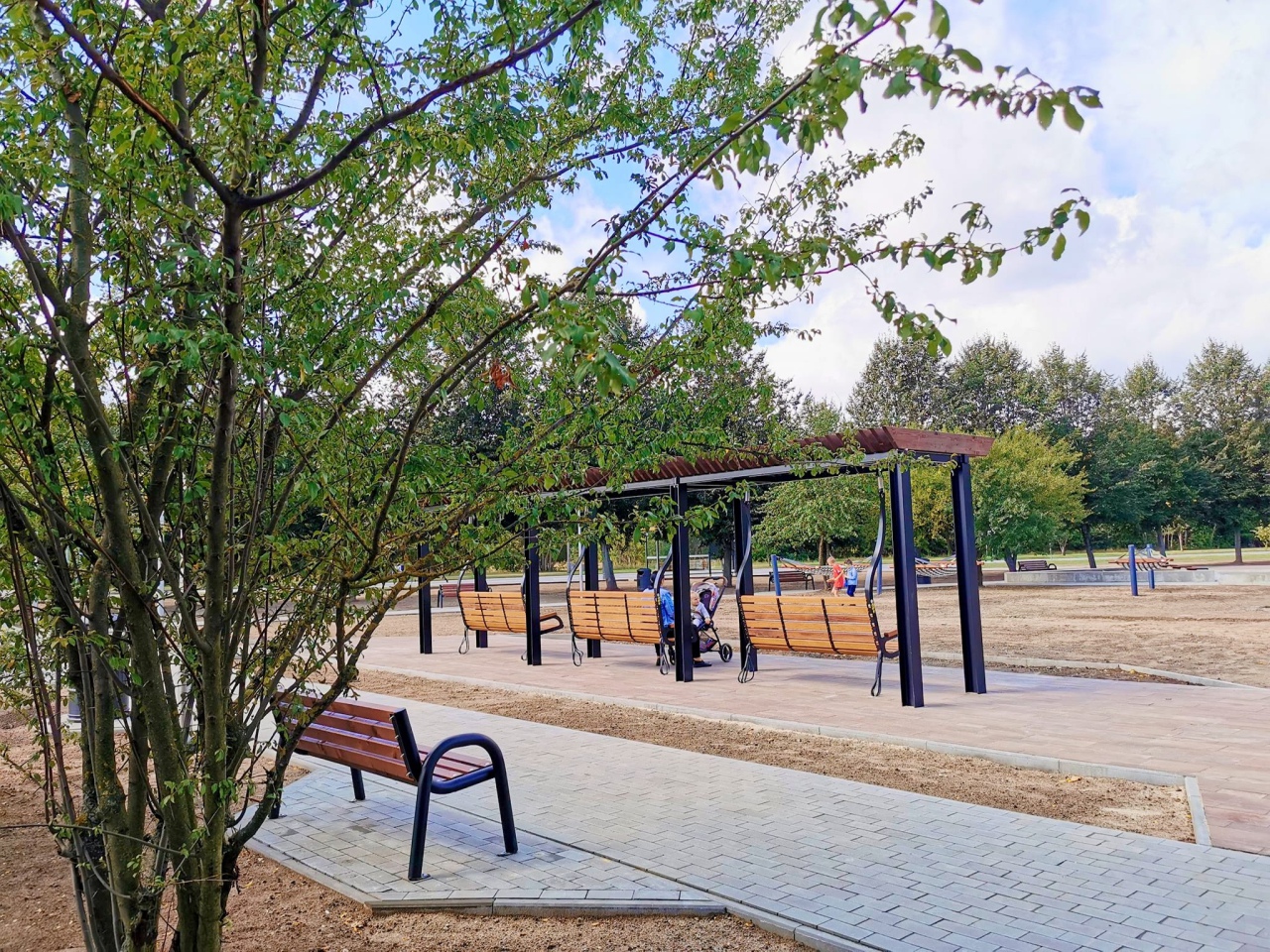 Nowe miejsce wypoczynku w Ostrołęce. Park kieszonkowy na osiedlu Centrum [1.09.2023] - zdjęcie #15 - eOstroleka.pl