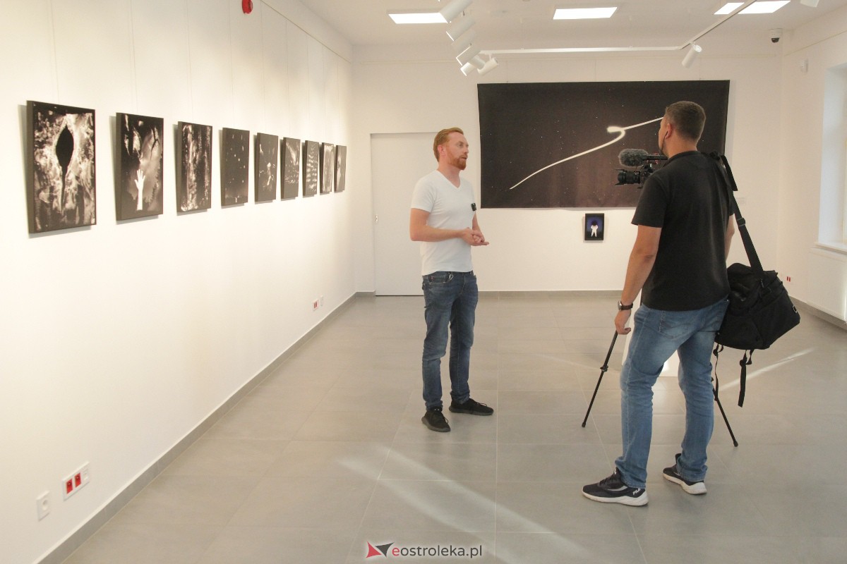 Wernisaż wystawy: Chwila, moment, życie w obrazie [01.09.2023] - zdjęcie #33 - eOstroleka.pl