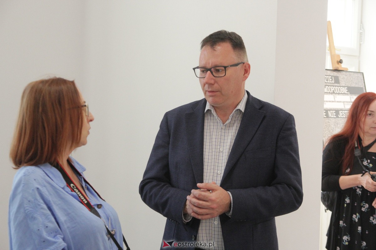 Wernisaż wystawy: Chwila, moment, życie w obrazie [01.09.2023] - zdjęcie #20 - eOstroleka.pl