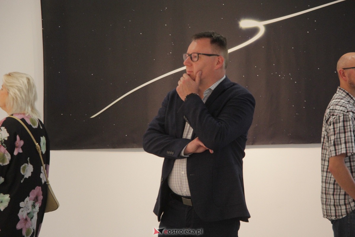 Wernisaż wystawy: Chwila, moment, życie w obrazie [01.09.2023] - zdjęcie #15 - eOstroleka.pl