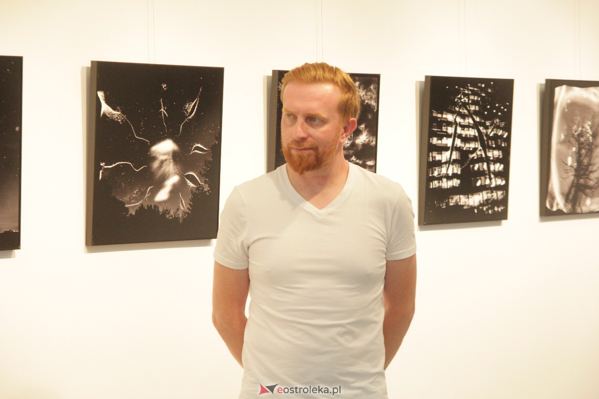 Wernisaż wystawy: Chwila, moment, życie w obrazie [01.09.2023] - zdjęcie #12 - eOstroleka.pl