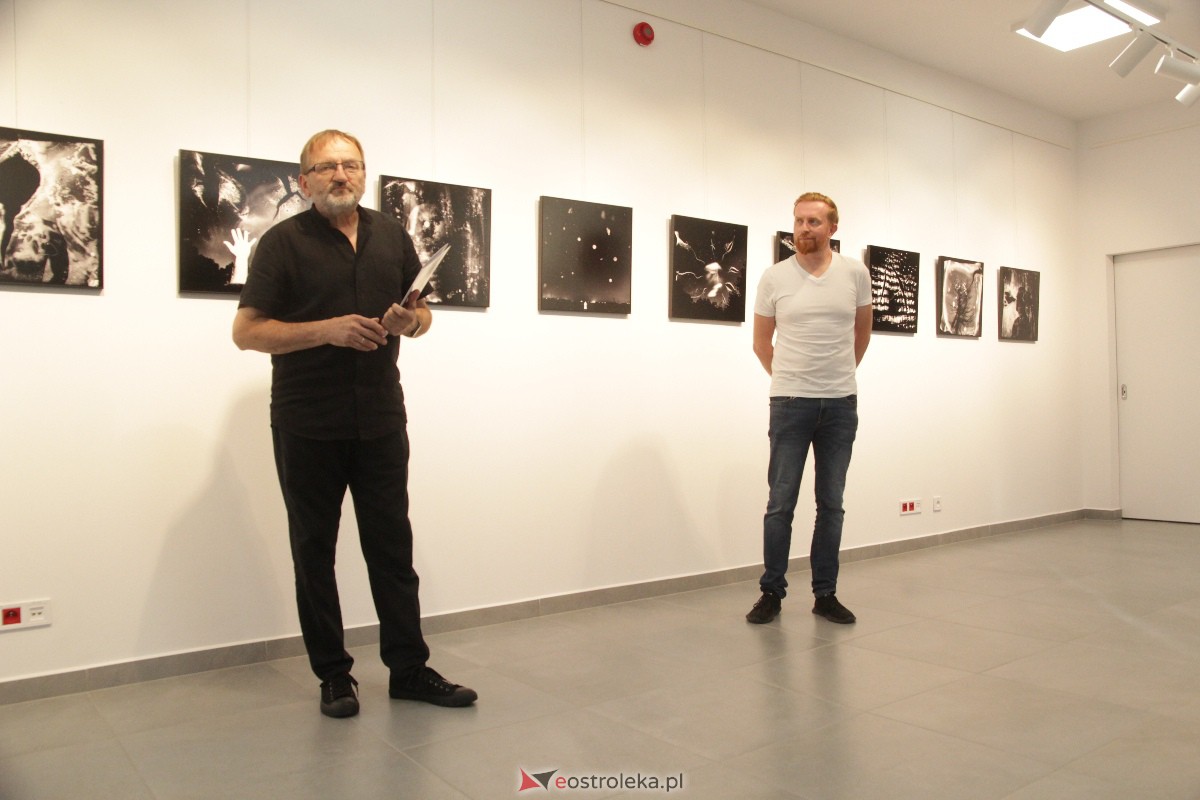 Wernisaż wystawy: Chwila, moment, życie w obrazie [01.09.2023] - zdjęcie #11 - eOstroleka.pl