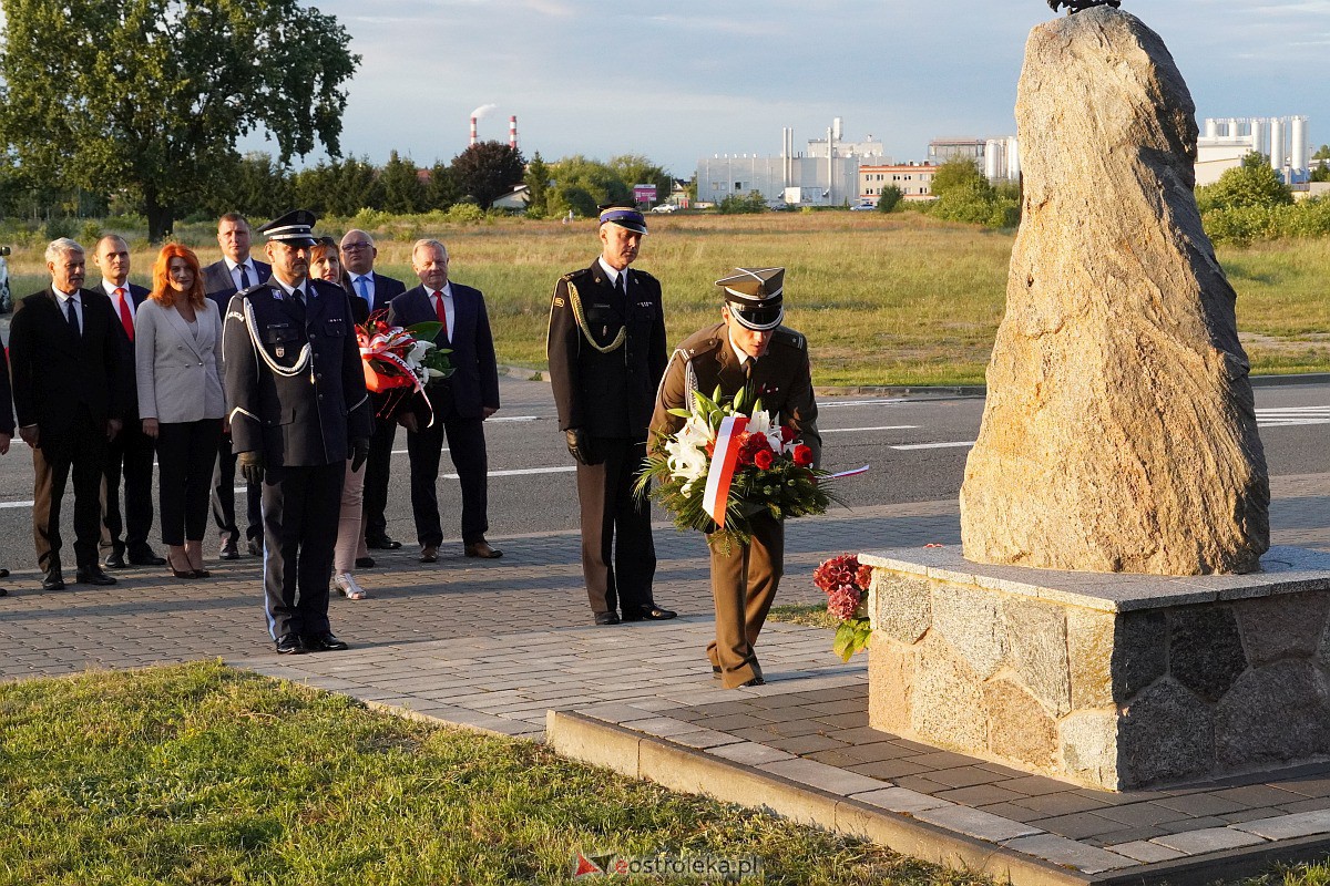 Obchody 84. rocznicy wybuchu II wojny światowej w Ostrołęce [1.09.2023] - zdjęcie #24 - eOstroleka.pl
