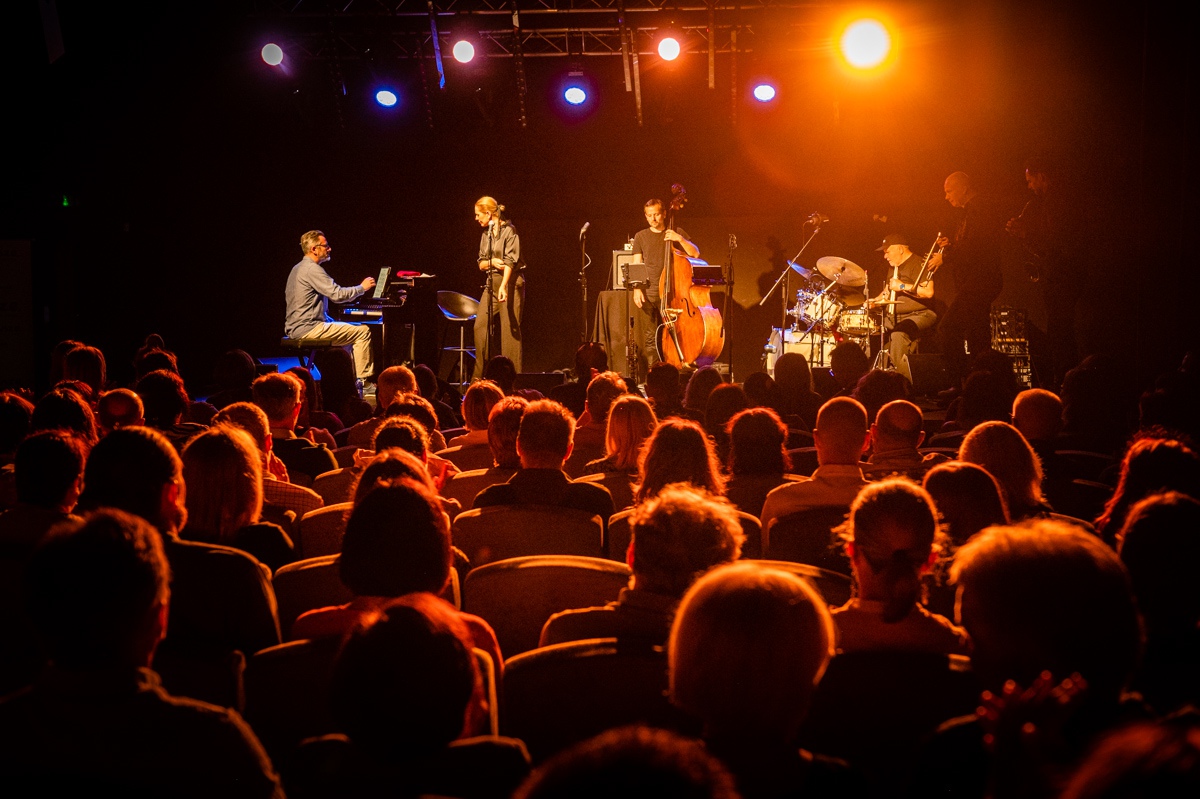 Anna Maria Jopek w Multimedialnym Centrum Natura [02.09.2023] - zdjęcie #31 - eOstroleka.pl